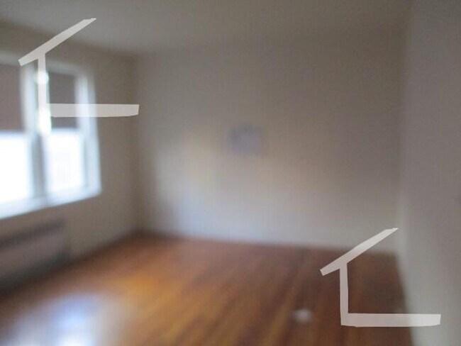 Building Photo - Ho Brokers Fee, No Security Deposit, Heat ...