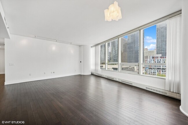 Building Photo - 340 E Randolph St