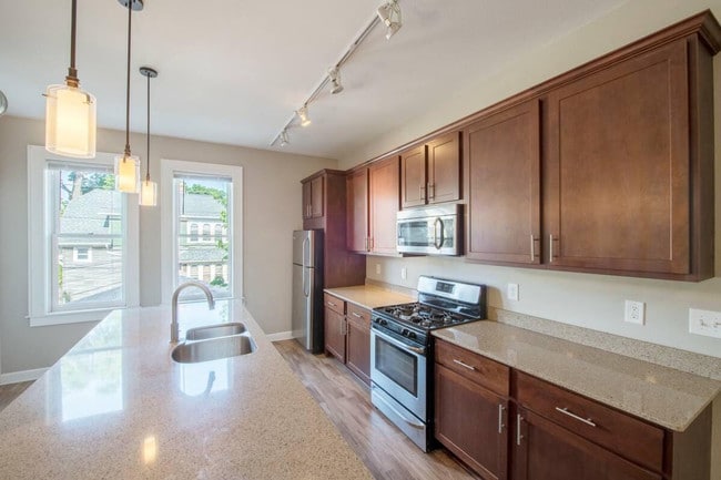 Building Photo - 2507 S Howell Ave