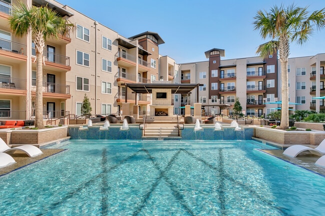 Building Photo - The Cayman Las Colinas