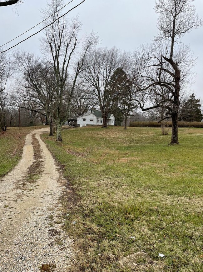 Building Photo - 2 BR House in Millersville