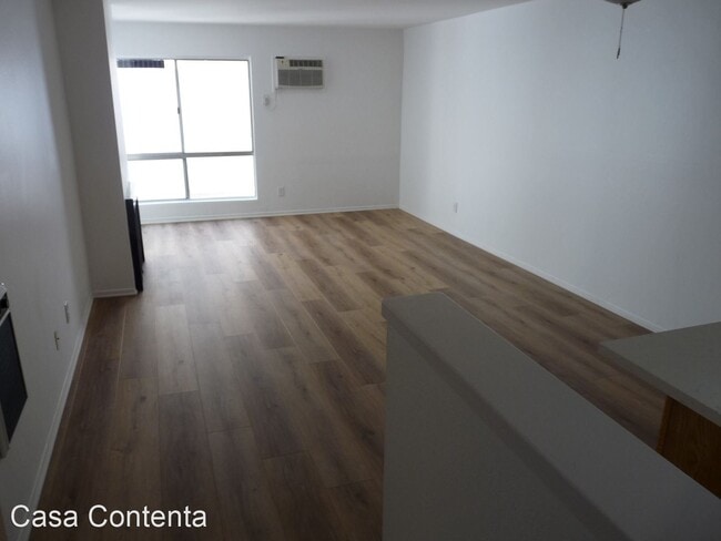Building Photo - 8780 Shoreham Dr