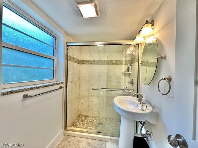 Foto del edificio - 221 8th Ave S