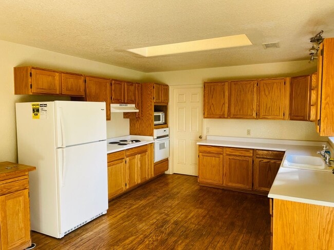 Building Photo - 30 Quartz Dr