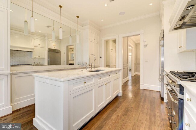 Building Photo - 1324 34th St NW