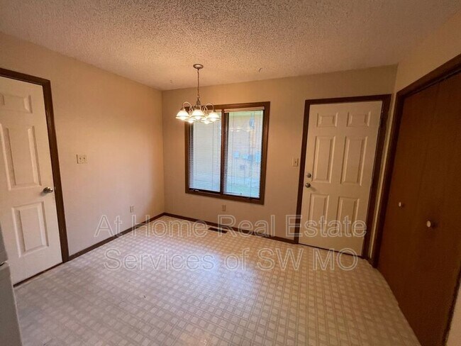 Foto del edificio - 904 W Raynell St