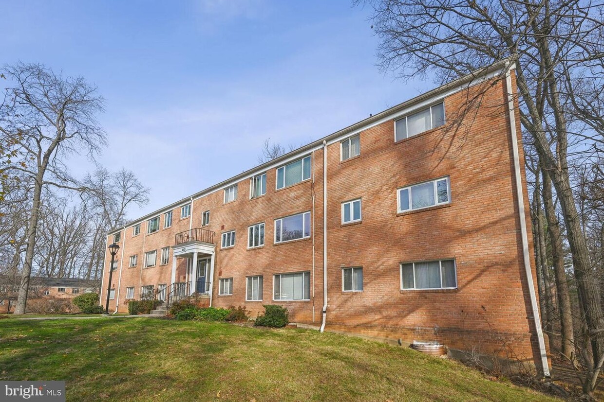 Foto principal - 10423 Montrose Ave #10423, Bethesda, MD 20814