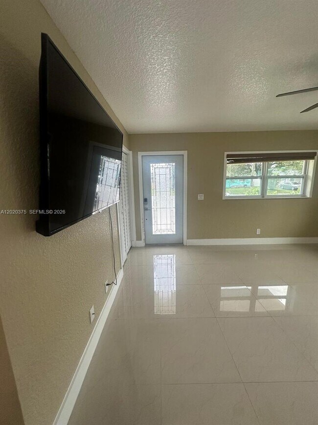Foto del edificio - 4979 SW 4th St