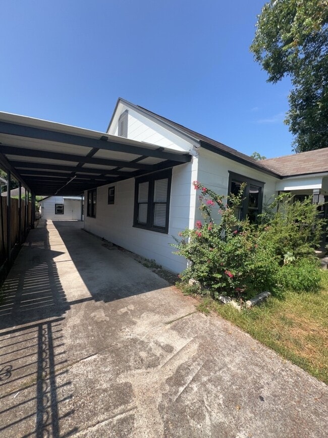 Building Photo - 7424 Rusk St