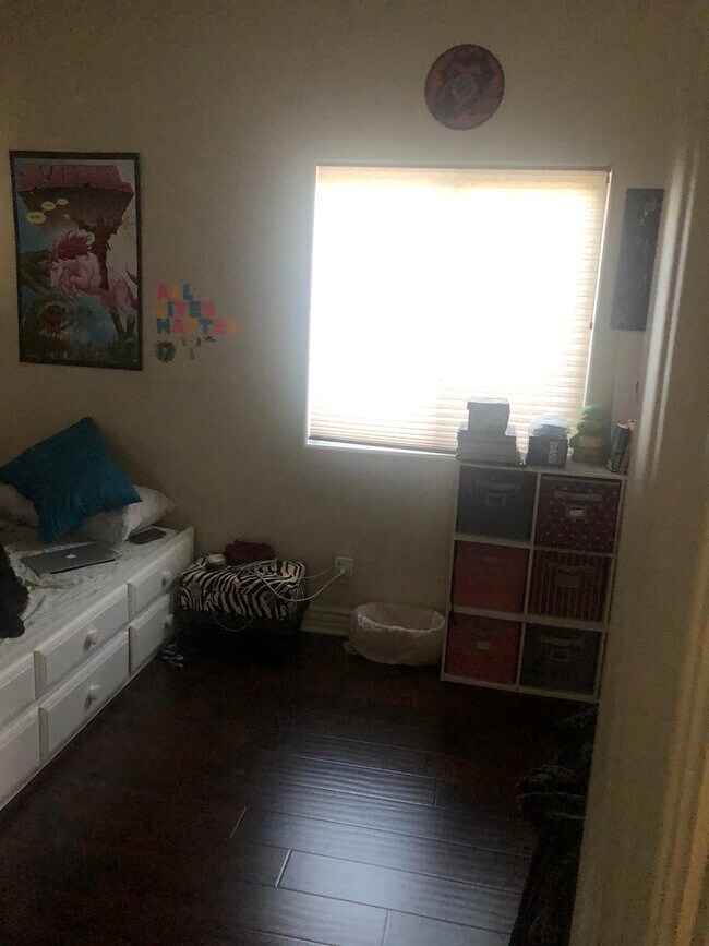 Foto del edificio - 4625 Tobias Ave