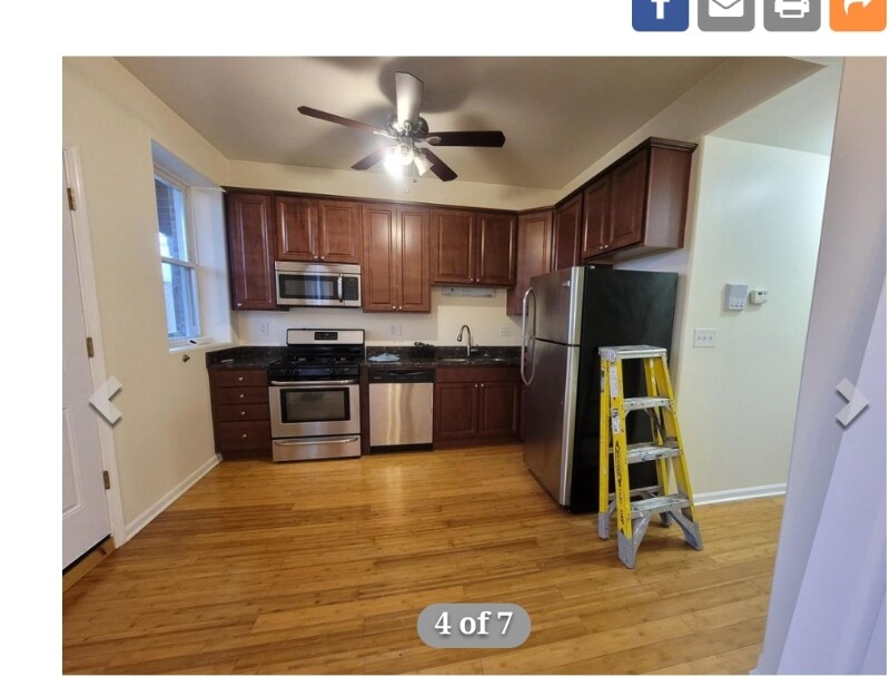 Building Photo - 5039 S Prairie Ave