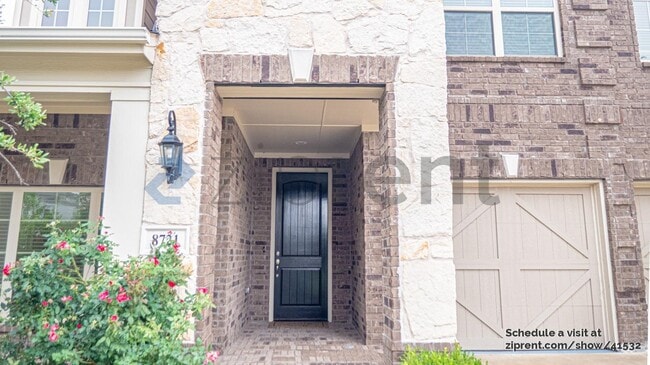 Foto del edificio - 8721 Fairway Ln