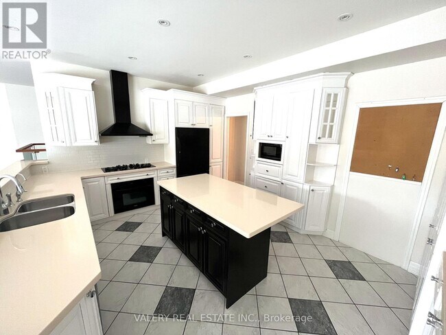 Building Photo - 32 Belvedere Dr