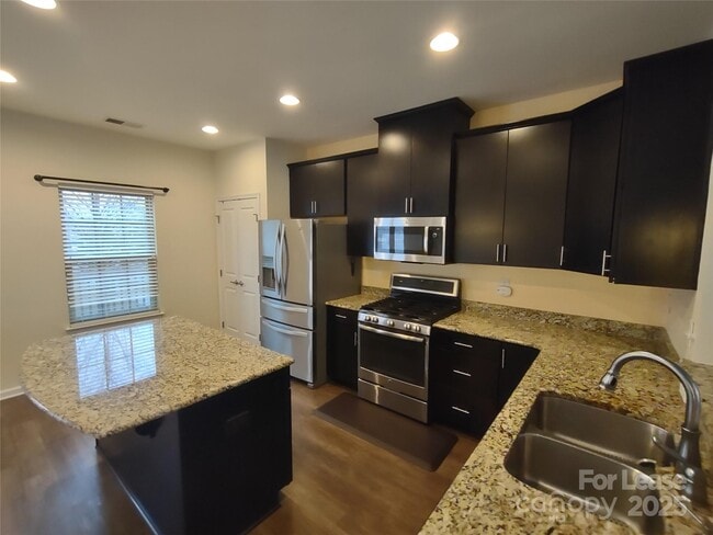 Building Photo - 4073 Zilker Park Dr