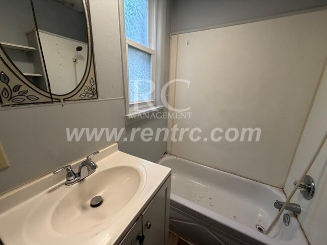 Building Photo - 1112-B Gilbert-
