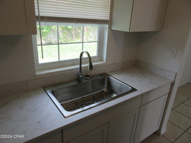 Building Photo - 6427 Sunset Ave