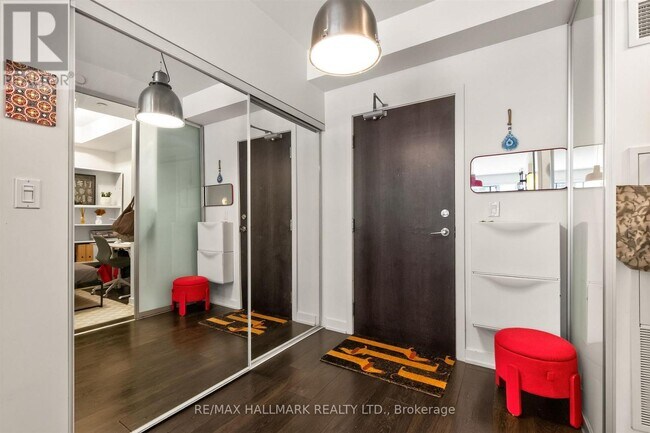 Building Photo - 50 Bruyeres Mews