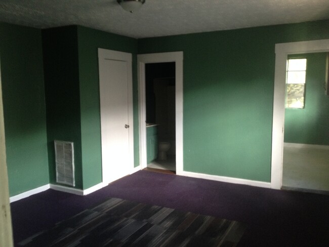 Building Photo - *AVAILABLE NOW*Total Electric*** 1 Bedroom...