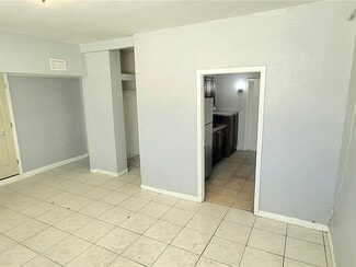 Building Photo - 4419 NW 17th Ave