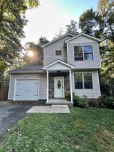 Building Photo - 854 Redwood Trail