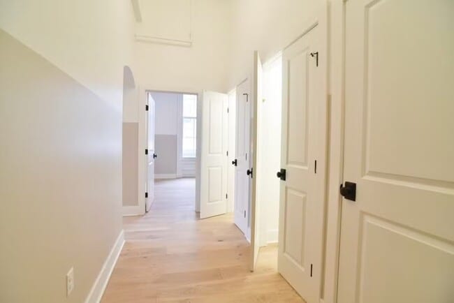 Building Photo - 30 W Broad St