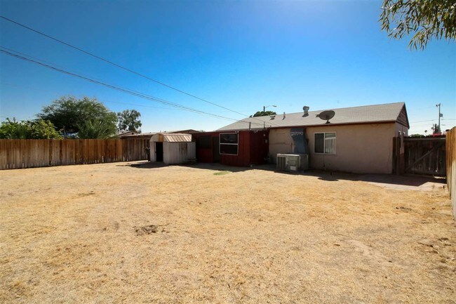 Building Photo - 924 E 24th Pl