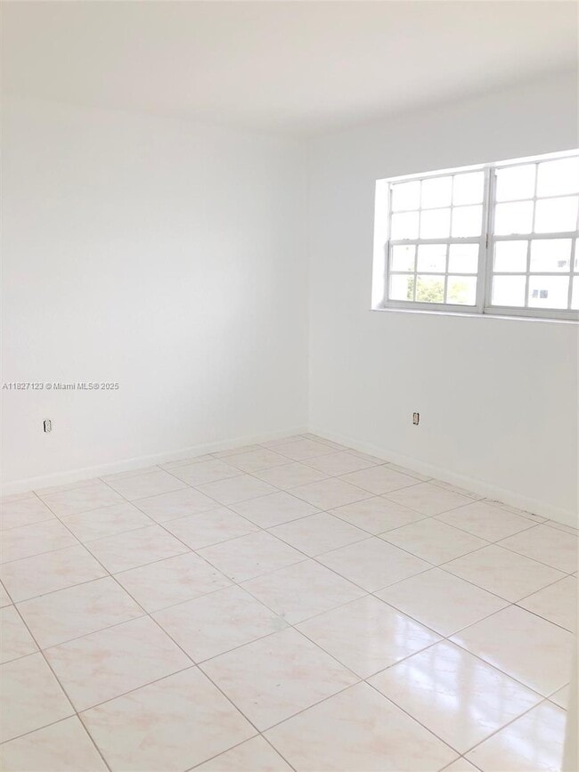 Building Photo - 462 Golden Isles Dr