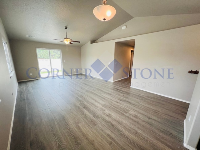 Building Photo - Great Home on Corner Lot!