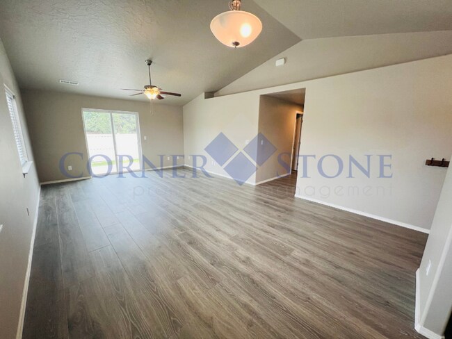Foto del edificio - Great Home on Corner Lot!