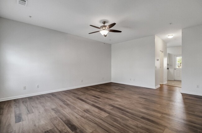 Foto del edificio - 324 Laurel Oak Ln