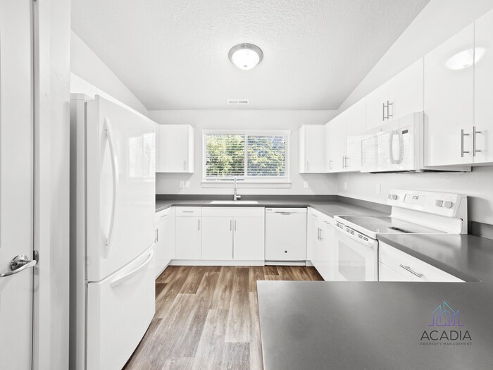 Primary Photo - Bright 2 bed Condo in Orem!