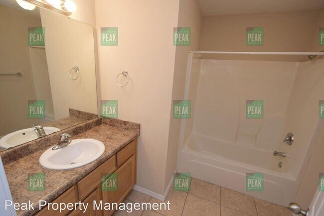 Building Photo - 2 br, 2 bath House - 405 W. Summit St. #B