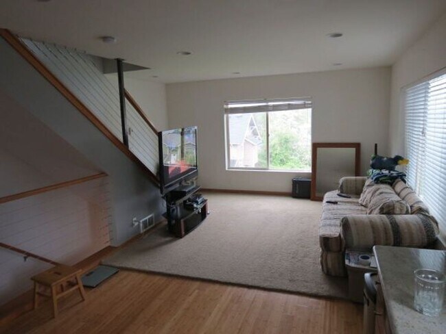 Foto del edificio - Beautiful 2 Bed Townhome Conveniently Located In Seattle!