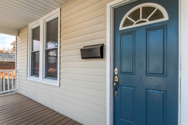 Foto del edificio - 7716 Lovella Ave