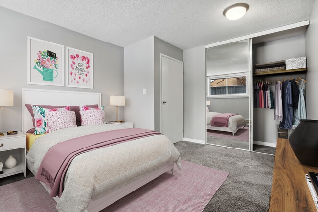 Building Photo - Deerwood Place