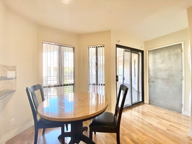 Building Photo - 8569 Burton Way, Los Angeles, CA 90048