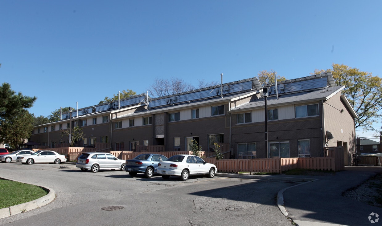 Building Photo - 1898 Sheppard Ave W