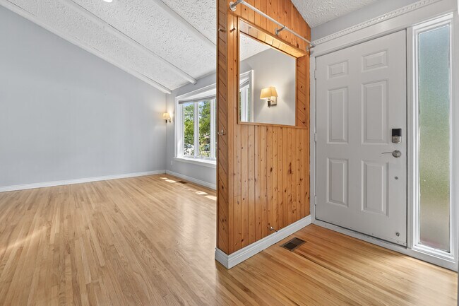 Photo du bâtiment - 1293 Lewisham Dr