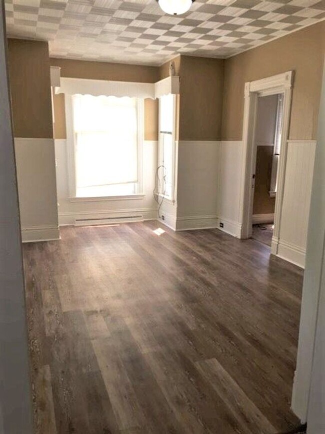 Foto del edificio - 252 W 10th St