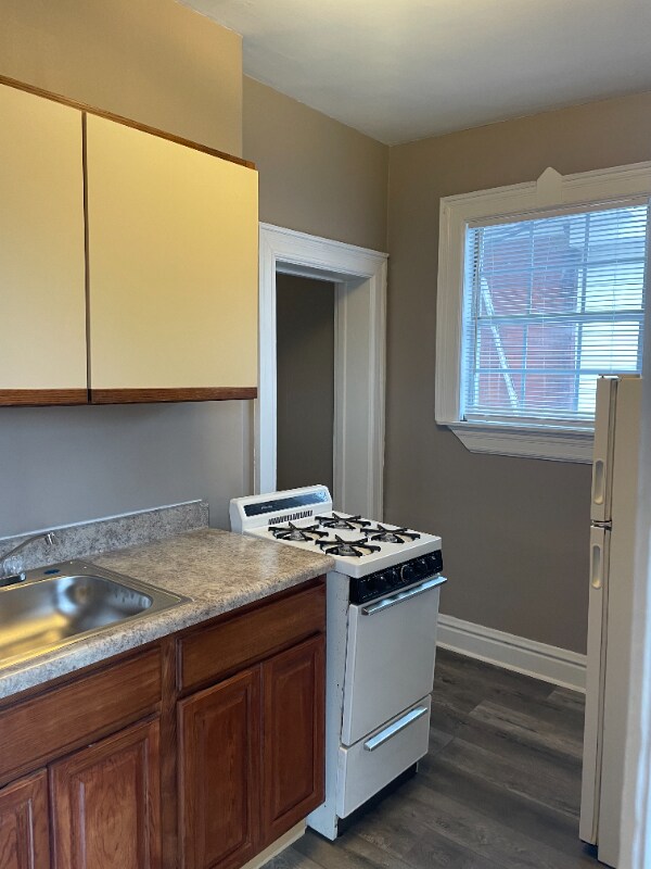 Building Photo - 1003 8th St