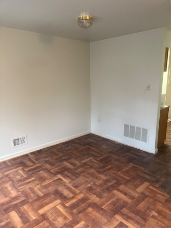 911 Harlem Ave Unit 2, Baltimore, MD 21217 Room for Rent in Baltimore