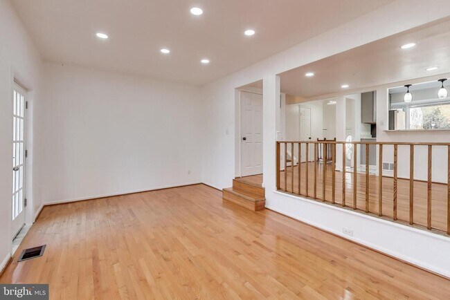 Foto del edificio - 16 Orchard Dr