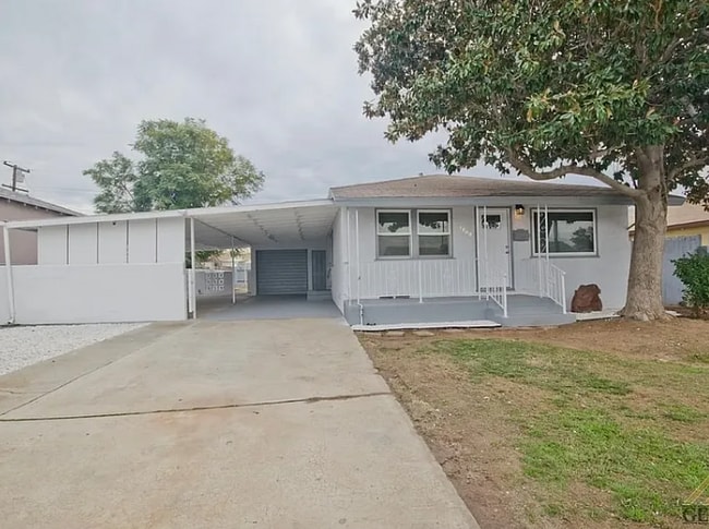 Building Photo - 1800 Esther Dr