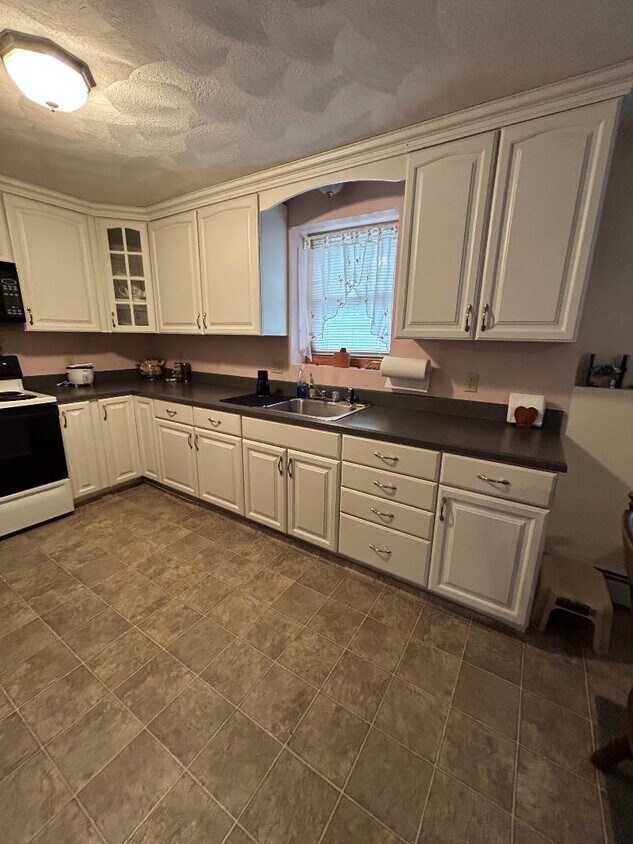 17 Apollo Ave Unit Inlaw apartment, Billerica, MA 01821 Apartments