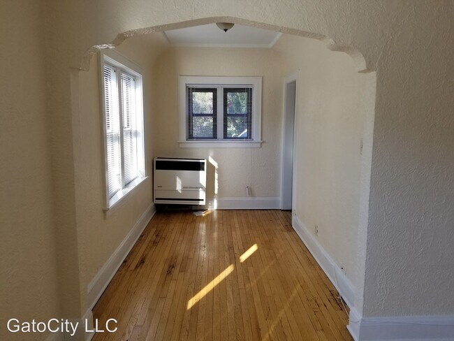 Building Photo - 5225 S Lake Dr