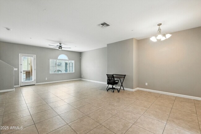 Foto del edificio - 2150 W Alameda Rd