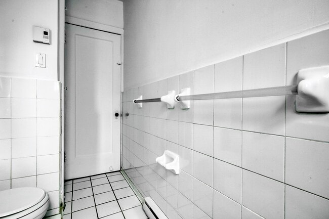 Building Photo - 2100 Rue du Fort