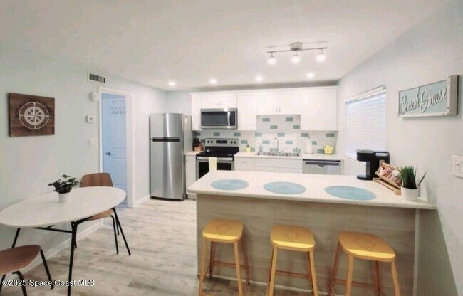 Foto del edificio - 7605 Ridgewood Ave