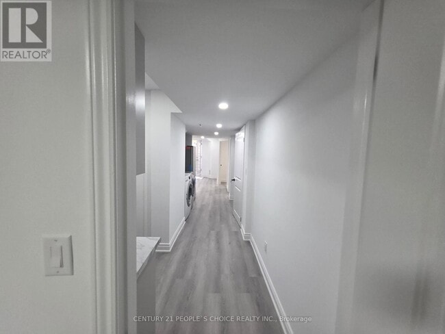 Building Photo - 457 Landsborough Ave