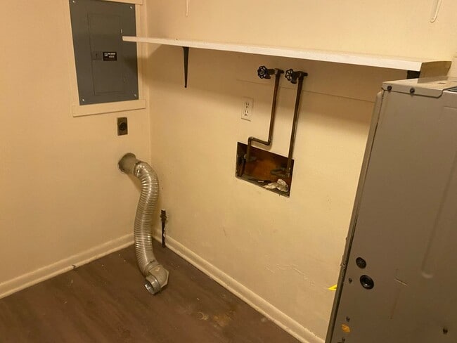 Building Photo - 2516 W Newman Pkwy